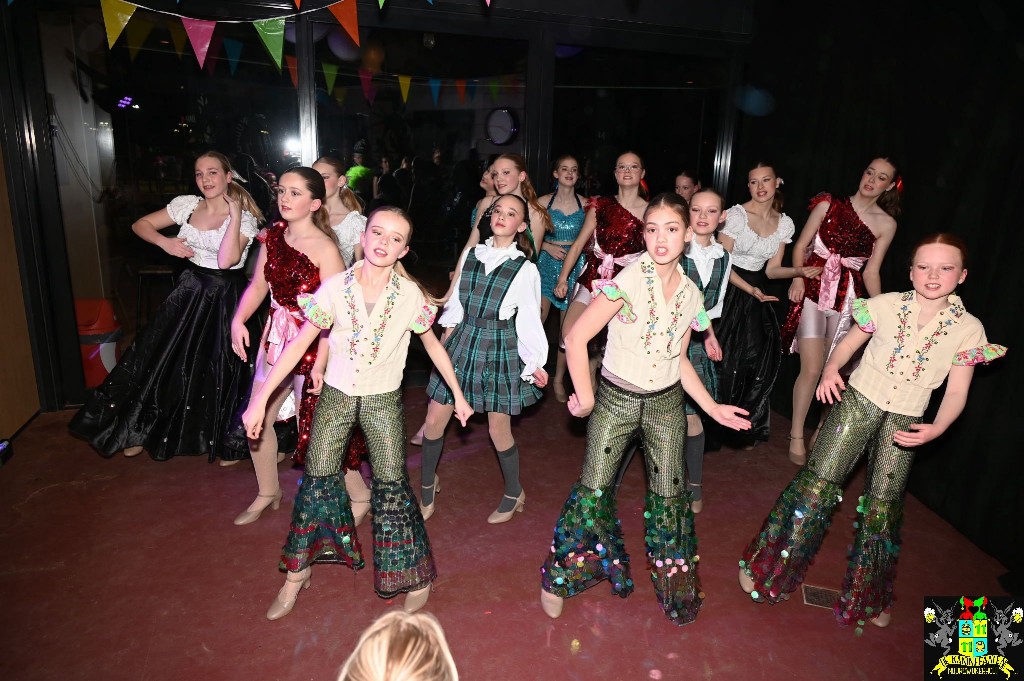 ../Images/Jeugddisco Glow in the Dark 075.jpg